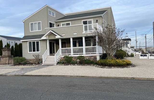 6 Bedrm, 3 Full Baths, Sleeps 15, Steps 2 Beach, Patio with Fireplace, Fr Porch