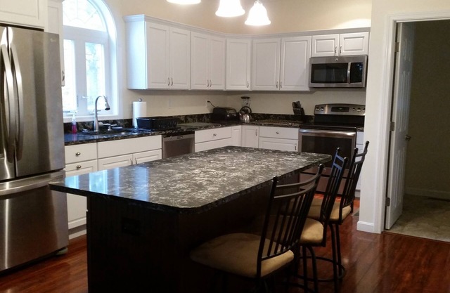 6 BEDROOM, 5 BATH, MODERN HOME CLOSE TO PUBLIC BEACH ON 2 ACRES, 1 MILE TO TOWN