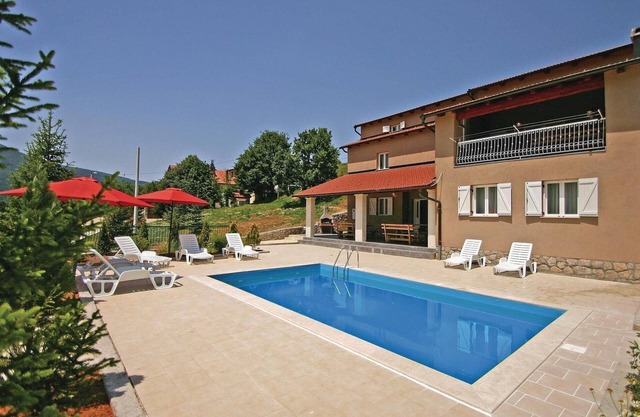 6 bedroom amazing home in Crni Kal