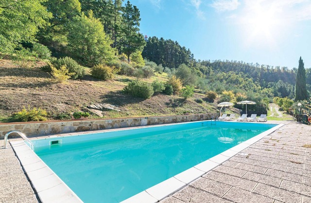 6 bedroom amazing home in Dicomano