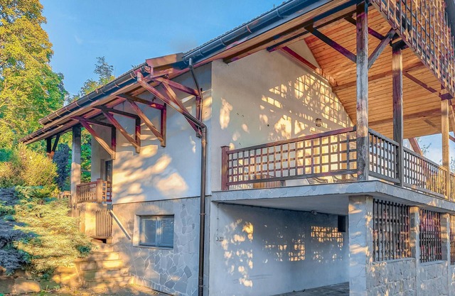 6 bedroom amazing home in Mucharz