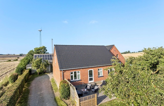 6 bedroom beautiful home in ærøskøbing