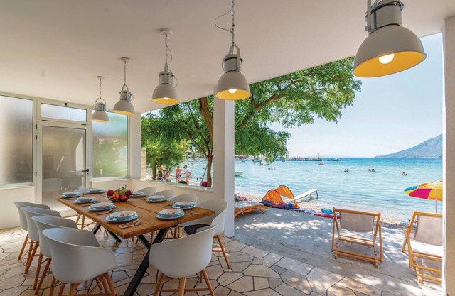 6 bedroom beautiful home in Zuljana