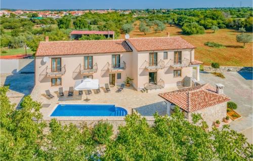 6 Bedroom Cozy Home In Galizana