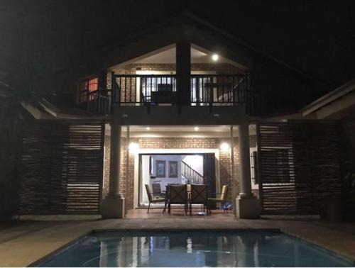 6 Bedroom home with pool and entertainment area