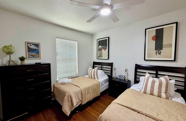 6 BEDROOM VILLA with Theater Room, POOL & HOT TUB by DISNEY WORLD!