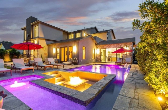 6 Beds | 5 Showers | Htd. Pool, Firepit & Putt Grn