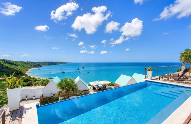 6 BR Villa On Crocus Bay with Pool & Concierge