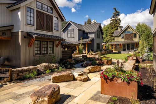6-Cottage Bundle at Academy Place