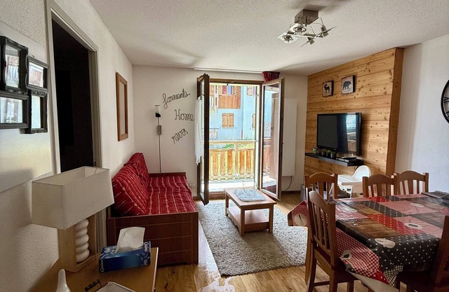 6 guests Albiez-Montrond apt, fully equipped, ski-in/ski-out, summer & winter