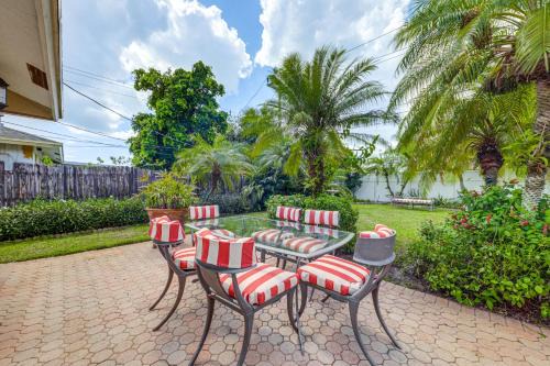 6 Mi to Lake Worth Beach Park Home with Fenced Yard