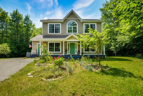 6 Mi to Mt Snow Nature-View Home with Fire Pit!