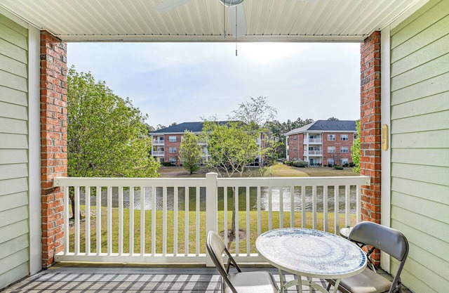 6 Mi to Myrtle Beach Hot Spots: Cozy Condo!