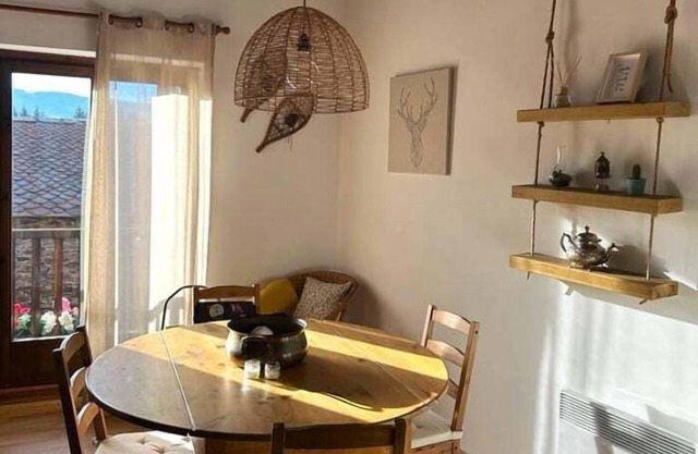 6 Pax Duplex with Attic, Fireplace and Balcony