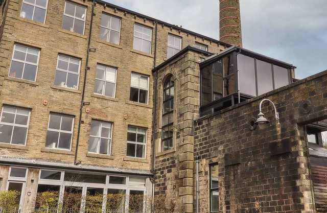 6 PECKET WELL MILL, pet friendly in Hebden Bridge