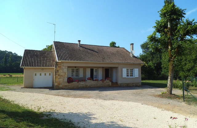 6 people living in the countryside Lotoise