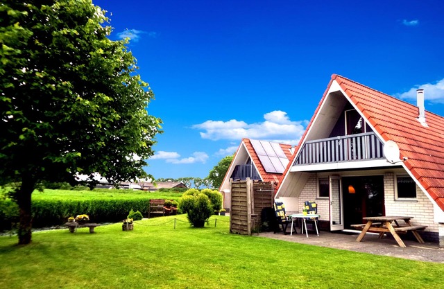6 pers holiday home Leonie with a large garden close to the Lauwersmeer