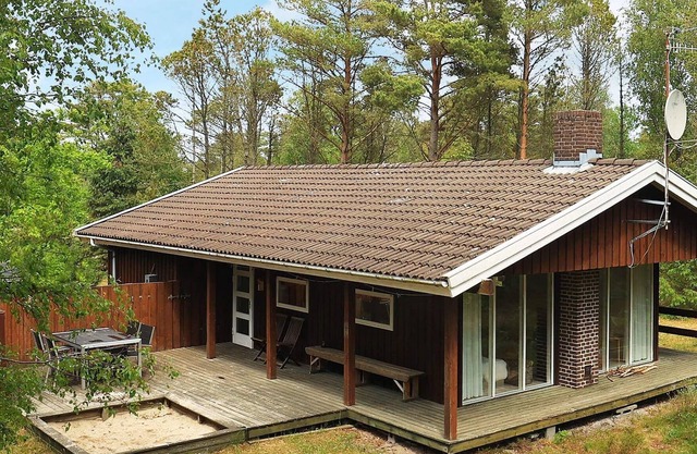 6 person holiday home in Ålbæk