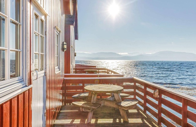6 person holiday home in Brekstad