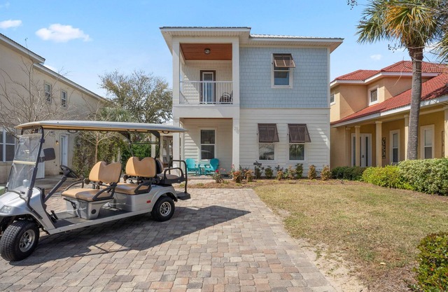 6-Seat Golf Cart ~ Family Friendly ~ Gated Community ~ Community Pool