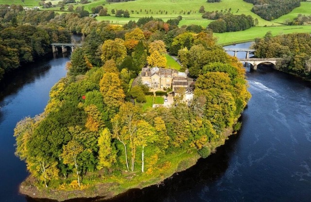 6 Star Luxury Villa, Private Island Near Lake District