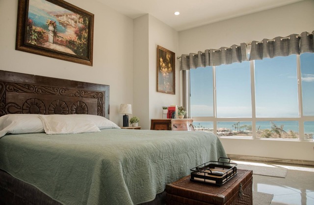 60 % monthly PENTHOUSE w/JACUZZI PANORAMIC OCEAN VIEWS