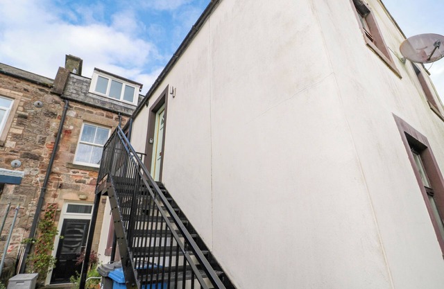 60B CASTLEGATE, pet friendly in Berwick-Upon-Tweed