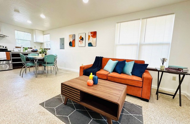 [614.5 A Jenkins]OU-Walk to Campus, Downtown Designer studio, and walking distance to Art and Dinos