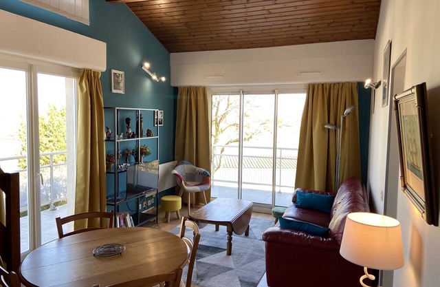62 m2 any comfort, last floor, big balcony, parking, close beach