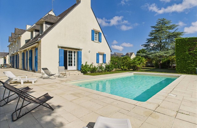 650m from the sea – Large house for 10 with pool