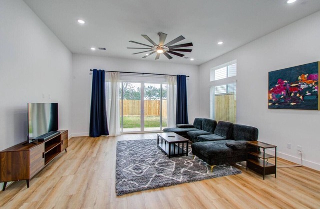 6732 Peerless St Houston TX