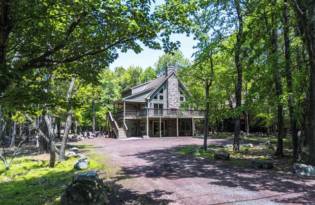 6BR Chalet - Hot Tub, Games