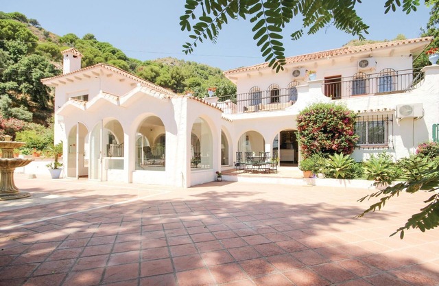 7 bedroom nice home in Ojen, Marbella