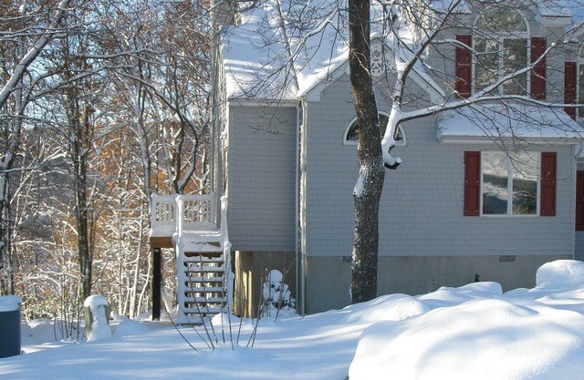 7 Day discount! Close to home. Lake Club hiking biking close by AC Wifi Cable