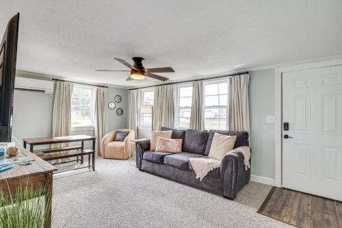 7 Mi to Beach and Ocean! Morehead City Home