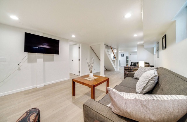 7 Mi to Dtwn Seattle: Spacious Guest Suite