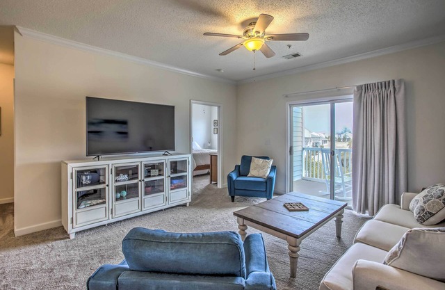 7 Mi to Myrtle Beach Boardwalk: Condo w/Balcony!