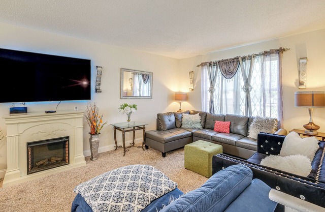7 Mi to National Harbor: Pet-Friendly Family Home