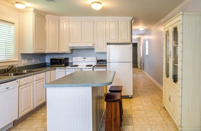 7 Mi to Ole Miss: Quiet Rural Retreat w/Yard!