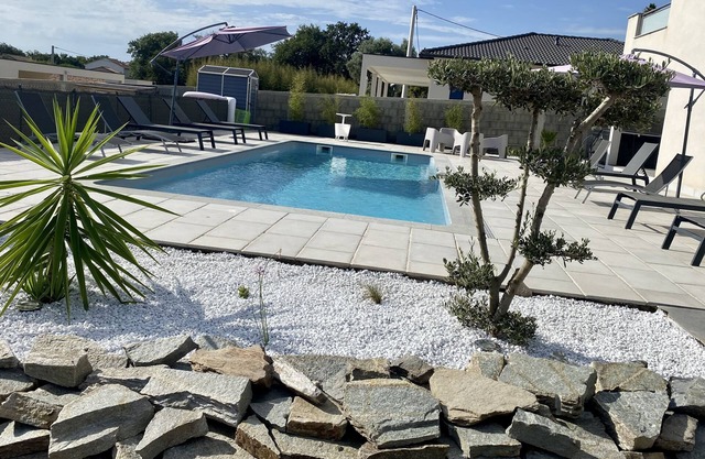 700m from the beach, villa with pool