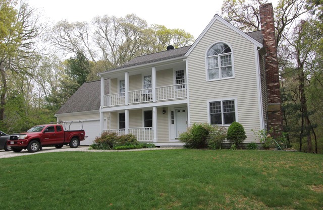 72 Bay Rd North Falmouth- Cozy home 1 mile from beach, pet-friendly!