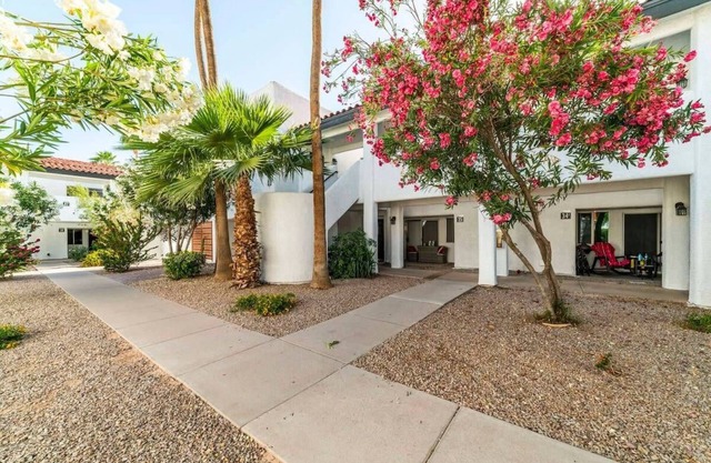 77 Sunny Casa Grande 2bd 2ba condo w heated pool NO PETS