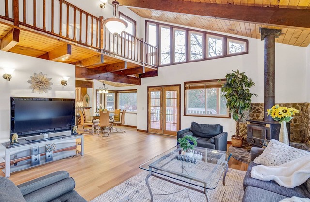 7BD/4.5BA Santa Rosa Estate w/HotTub, BBQ, Games