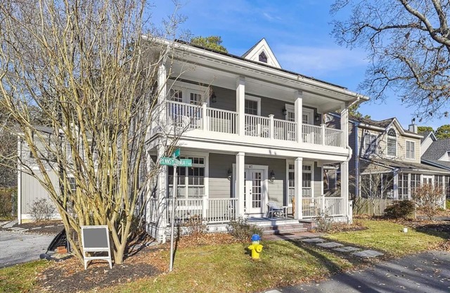 7Bdrm/6bath House - 2 Blocks to the Beach