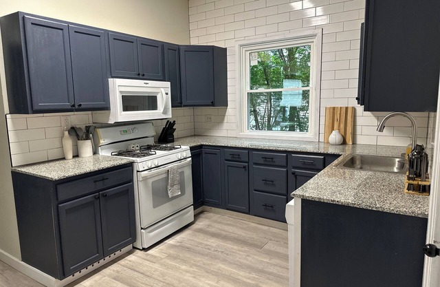 7BR/3BA Home on Lincoln