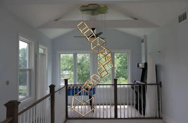 7BR 3WC on its own peninsula. Huge space inside and outside. Modern and stylish