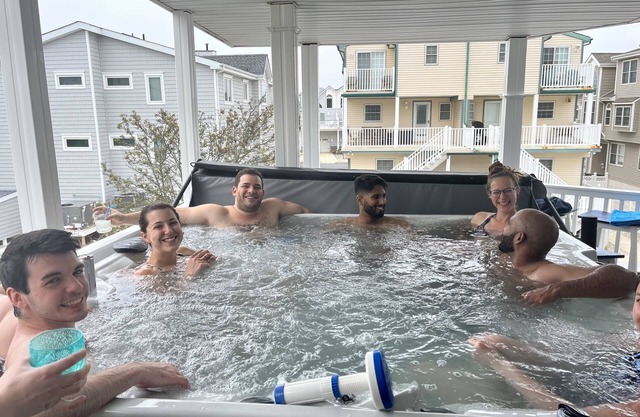 7per HOT TUB-beackblk-sleeps19, 2mastersBR