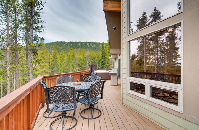 7th Nt Free!Game Rm,Huge Deck,Hot Tub,BBQ,Dog Run,Hiking Trails.Wildlife