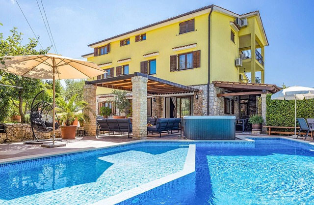 8 bedroom beautiful home in Visnjan