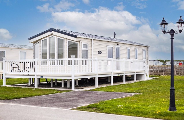 8 Berth Large Caravan Private Bathroom